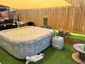 Villas Villa les n’amours piscine spa jacuzzi climatise : photos des chambres