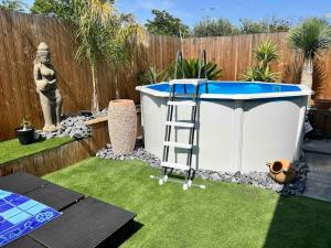 Villas Villa les n’amours piscine spa jacuzzi climatise : photos des chambres