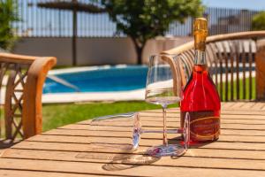 LUXURY VILLA with stunning Sea views, 600m from the Beach and the Port, Private Pool, walking distance to the old town andamenities