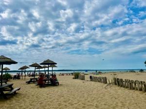 Bisca plage,piscines à 2 pas, en famille by Vayny