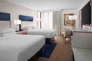 Guest room, 2 Queen, No view, Low floor room in Sheraton Sand Key Resort