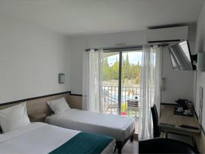 Hotels Acapella Hotel : Chambre Triple Confort avec Balcon