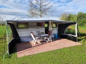Ruime caravan op gezellige minicamping - Bredevoort