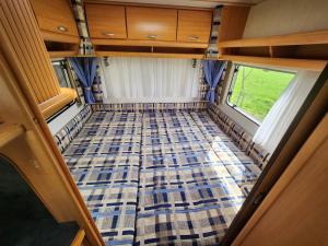 Ruime caravan op gezellige minicamping