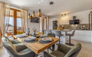 Stylish Villa Belaj with pool, sauna, jacuzzi and sea view by WiiBuk 