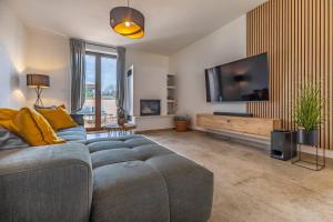 Stylish Villa Belaj with pool, sauna, jacuzzi and sea view by WiiBuk