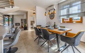 Stylish Villa Belaj with pool, sauna, jacuzzi and sea view by WiiBuk