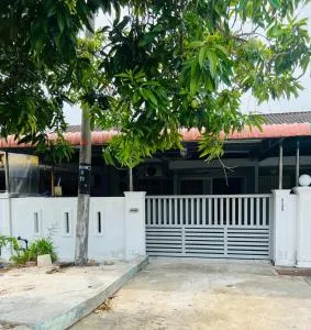 HOMESTAY MUQARRABIN - Kampong Alor Malai