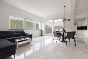 House Bartulovic -Lucia Apartment with sea view 