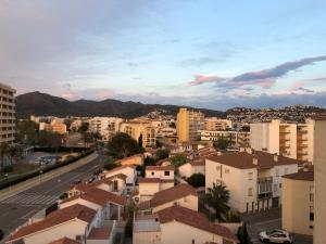 Studio climatisé, 400m plage, parking privé et WIFI