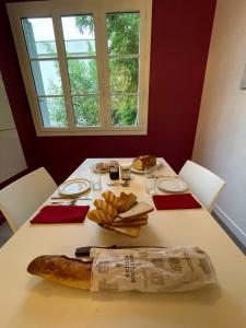 Sejours chez l'habitant BB 2 chambres en maison 15 minutes centre de Paris : Chambre Double avec Salle de Bains Privative Extérieure