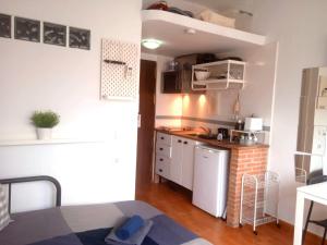 Central Studio #409 near Beaches &free WIFI