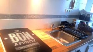 Central Studio #409 near Beaches &free WIFI