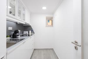 Cozy Bohemian Flat- Berry