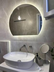 Minimal Cream Apartment Pool-front in Paros