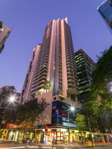 Oaks Brisbane River City Suites