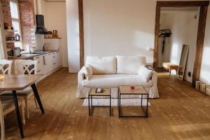 PunaneLoss - Avar korter Viljandi südames