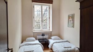 Elegant 3 room apt at The Old Town for up to 6