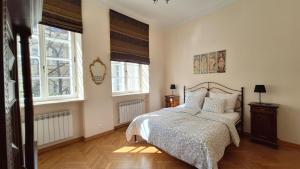 Elegant 3 room apt at The Old Town for up to 6