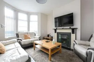 5 bedroom house, free parking, near football, sleeps 8 - Walton on the Hill