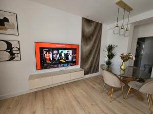 Regal Diamond Centro by Clabao