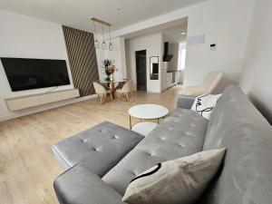 Regal Diamond Centro by Clabao