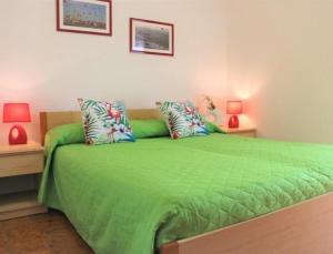 Colorful flat with sea view