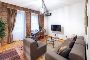 Spacious Rustic 2 Br Few Steps From Galata Tower