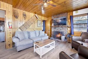 Lakeside Family Cabin by Big Bear Vacations