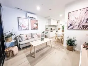 City Centre - Pool - Parking - Self check-in - Campbell