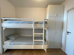 Studio safari - Modern, vernieuwd app met zicht op zee