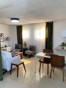 Blessed house "cerca del Aeropuerto "