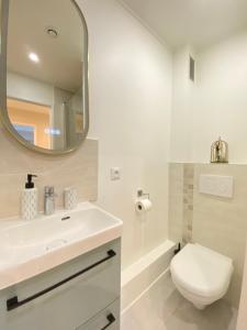 Appartements Cocon Urbain - T5 de charme 4 chambres - Wifi, cuisine equipee, parking privee, check-in facile, tout y est ! : photos des chambres