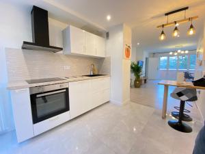 Appartements Cocon Urbain - T5 de charme 4 chambres - Wifi, cuisine equipee, parking privee, check-in facile, tout y est ! : photos des chambres