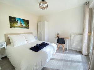Appartements Cocon Urbain - T5 de charme 4 chambres - Wifi, cuisine equipee, parking privee, check-in facile, tout y est ! : photos des chambres