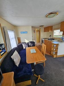Caravan holiday let 2 bedroom happy days SOUTH chapel saint Leonards 05
