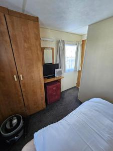 Caravan holiday let 2 bedroom happy days SOUTH chapel saint Leonards 05