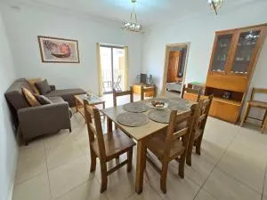 Central & Bright Apartment Free Wi-Fi - Wardija Crossroads