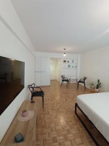 Little Esmeralda (Work & Tourism)