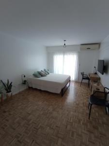 Little Esmeralda (Work & Tourism)