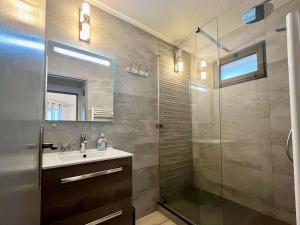 Appartements Appartement 2 pieces avec terrasse, a 150m des plages - Cavalaire-sur-Mer - FR-1-226B-192 : photos des chambres