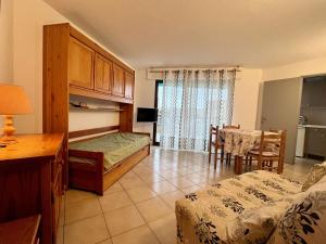 Appartements Appartement 2 pieces avec terrasse, a 150m des plages - Cavalaire-sur-Mer - FR-1-226B-192 : photos des chambres