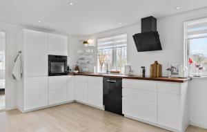 Gorgeous Home In Melby With Wifi