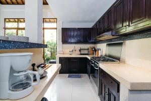 MAHAYANA VILLA - 7Min Beach Access - 10min to Canggu