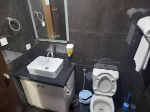 Sheryll Escapes - 214 La Grande Studio, comfy hotel amenities with Netflix!