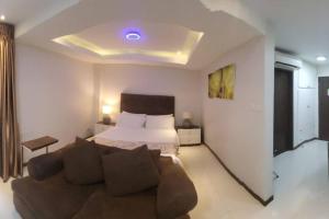 Sheryll Escapes - 214 La Grande Studio, comfy hotel amenities with Netflix!