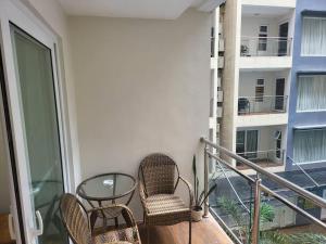 Sheryll Escapes - 214 La Grande Studio, comfy hotel amenities with Netflix!