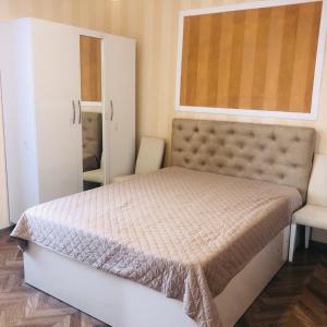 Family House Shorety