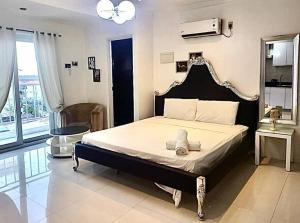 Sheryll Escapes - Kandi big studio l balcony l housekeeping l Netflix