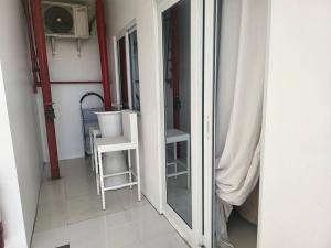 Sheryll Escapes - Kandi studio, 6th floor, outdoor seating, smoking area!